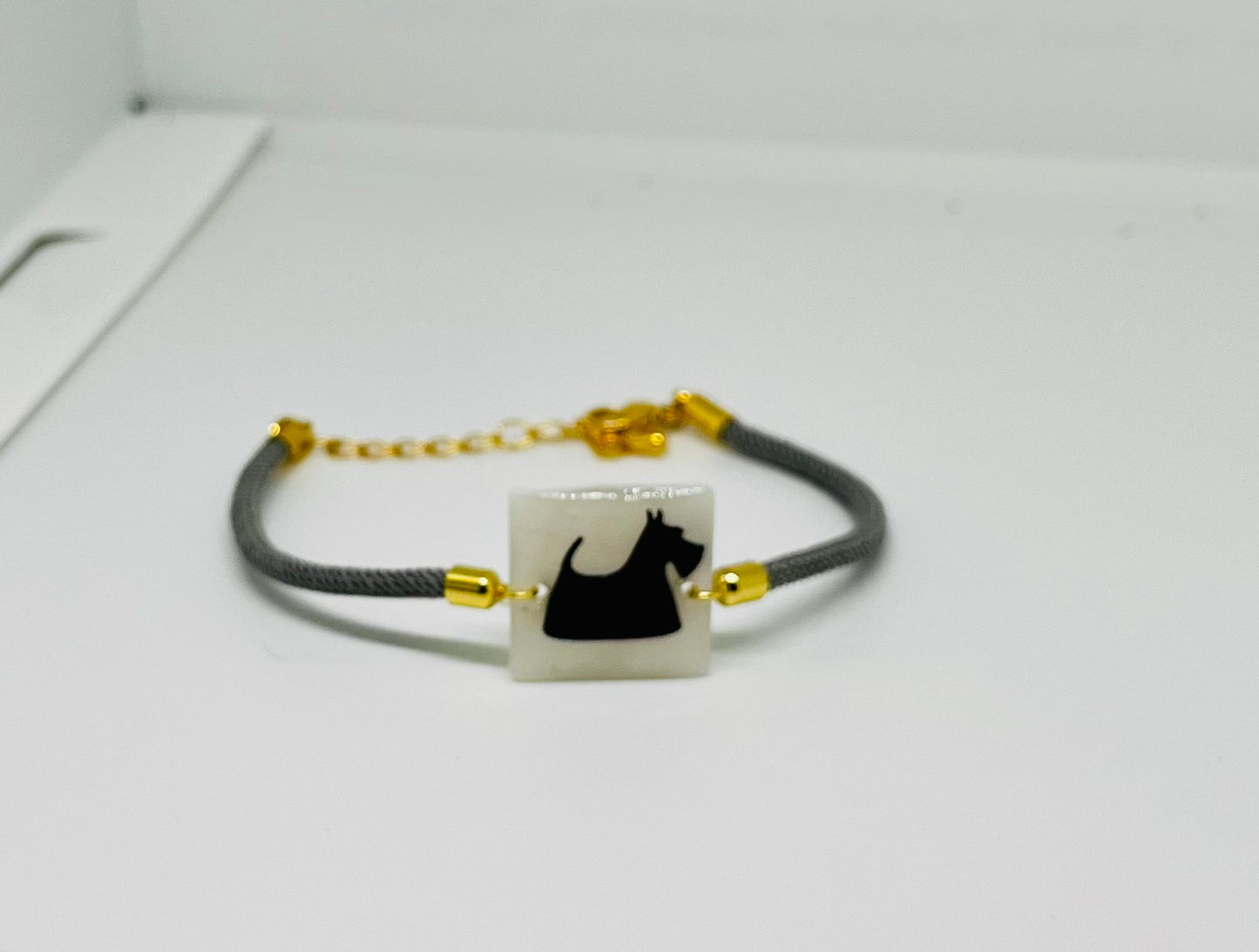 Bracelet cordon et coquillage nacré